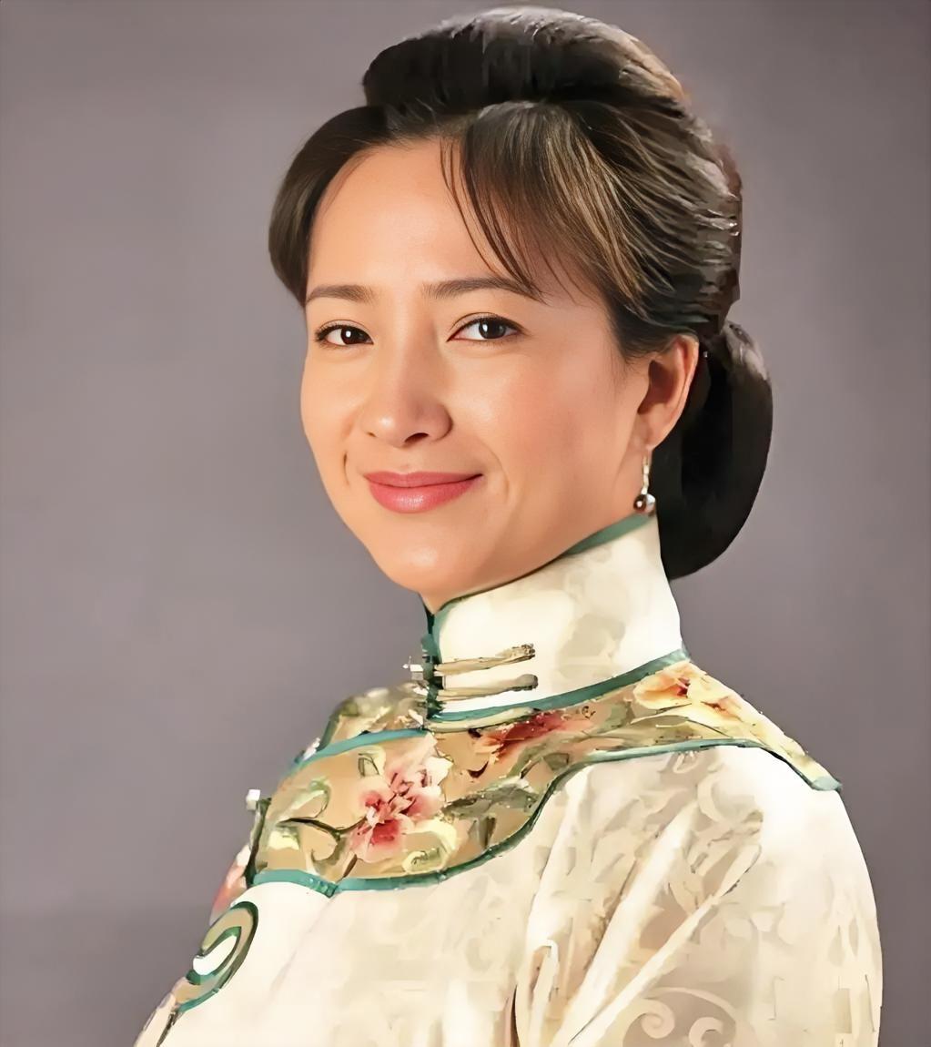 何晴走了，61岁，太突然了。昨天还在看她的《女医明妃传》，今天就听说她走了…