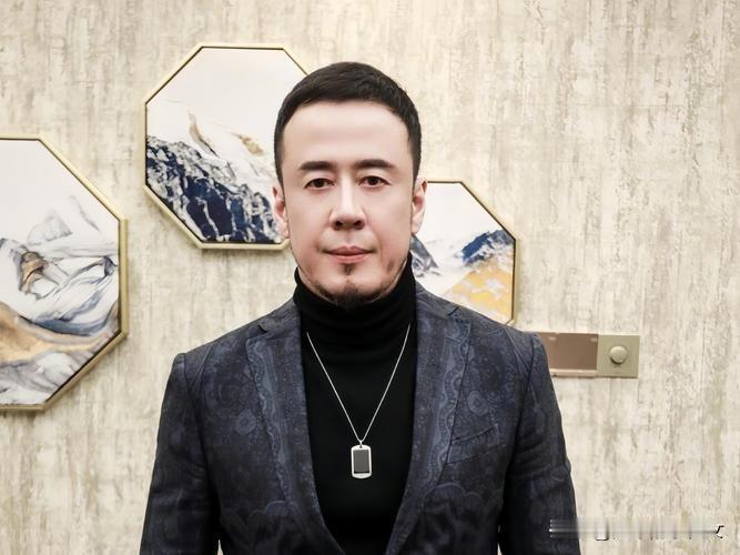 杨坤昨晚沈阳演唱会开场半小时看台空位太多黑脸停演，质问“你们到底有没有买票”并爆