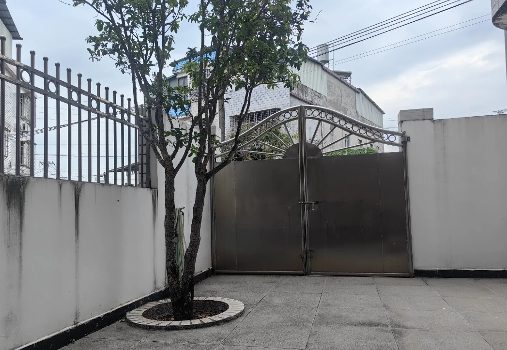 五一假期，从深圳独自驱车300多公里，回到梅州老家，只为了看看老家的房子，在家里