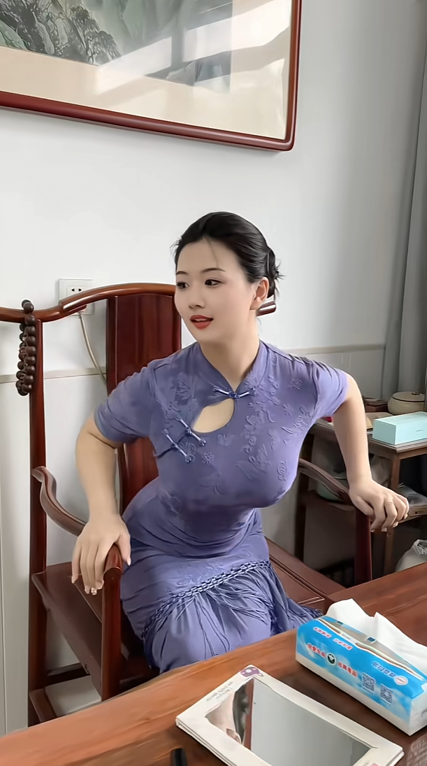 今天给老板帮忙搬家，最后这个眼神没明白什么意思！
