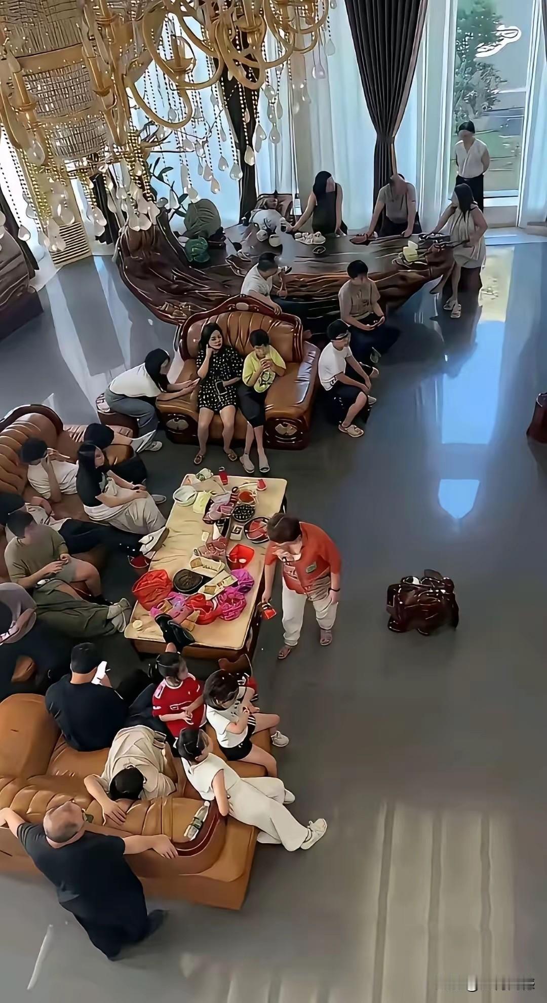 这应该是大户人家，这提升真是够大的了，家里来客人了，多点少点都无所谓，最起码有地