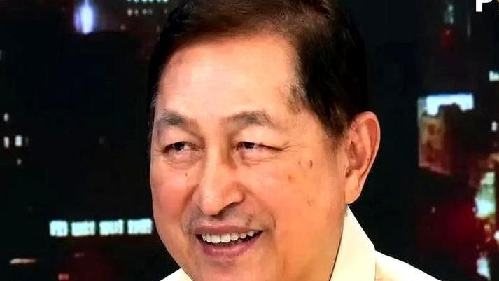 阿兹库纳是当前唯一公开反对降低莎拉弹劾案定罪门槛的退休大法官，他坚持“24名参议