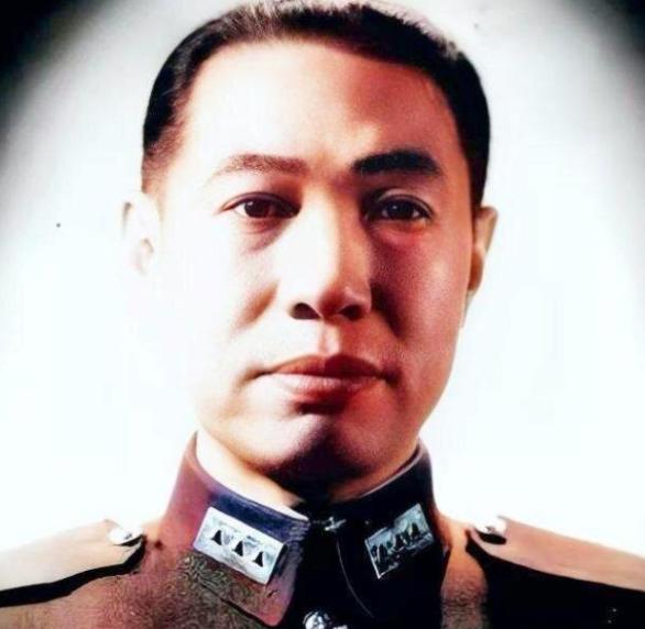 1927年12月，南京城的寒风卷着雪籽打在熊式辉脸上。当他看到白崇禧签发的枪