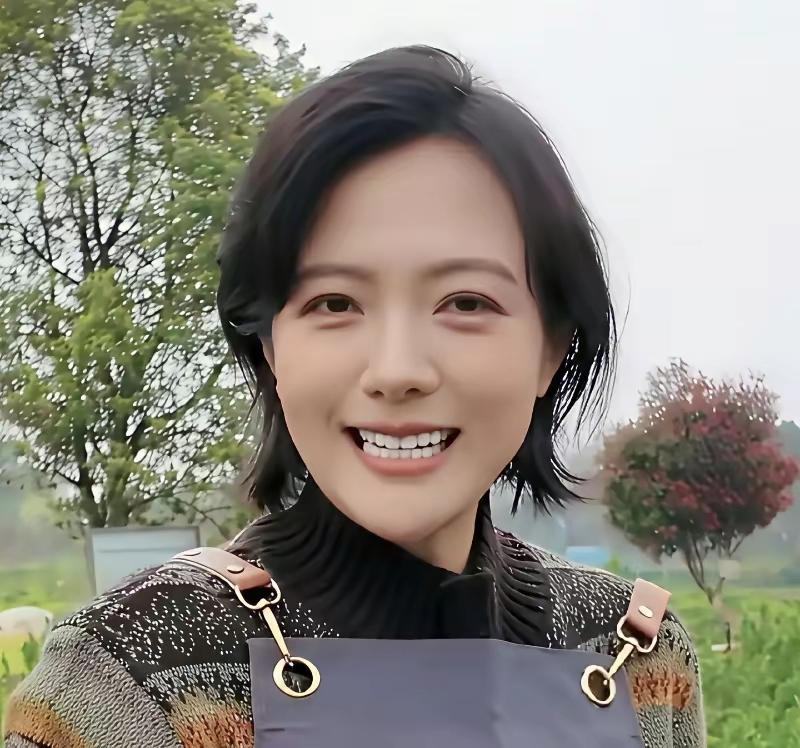 杨乐乐这姐们，真是越扒越让人佩服。以前总觉得她是“汪涵背后的女人”，自带光