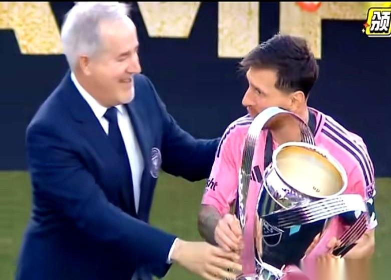 47个冠军。我敲下这几个字的时候，自己都觉得有点恍惚。所有人都说，他去美国是