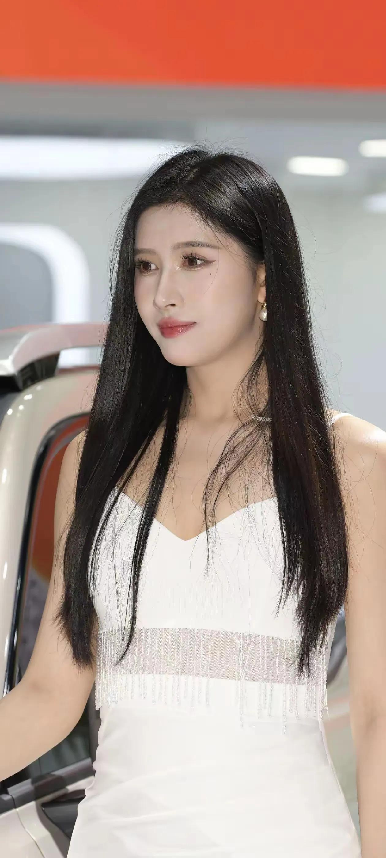 美女车模你喜欢模特吗车模广州车展车模