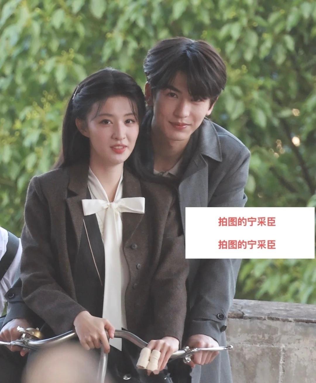 王楚然、张凌赫《这一秒过火》同框路透，演技先不谈，两张脸放在一起确实很养眼[老师