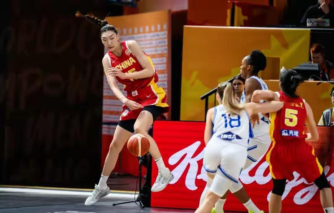 中国女篮71-51意大利女篮！全场最佳竟然不是韩旭，也不是杨舒予，竟然是她！本场