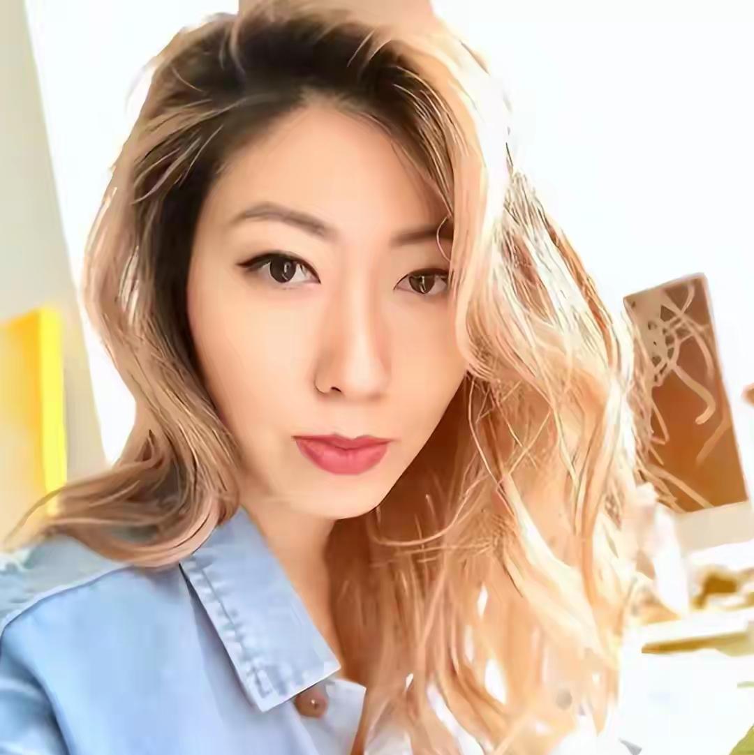 发现没，当初夸曲婉婷的那些人，现在全闭嘴了。李健，在微博上一口一个老乡的叫曲