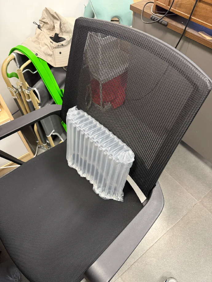 上班再也不值得我乱花钱布置了