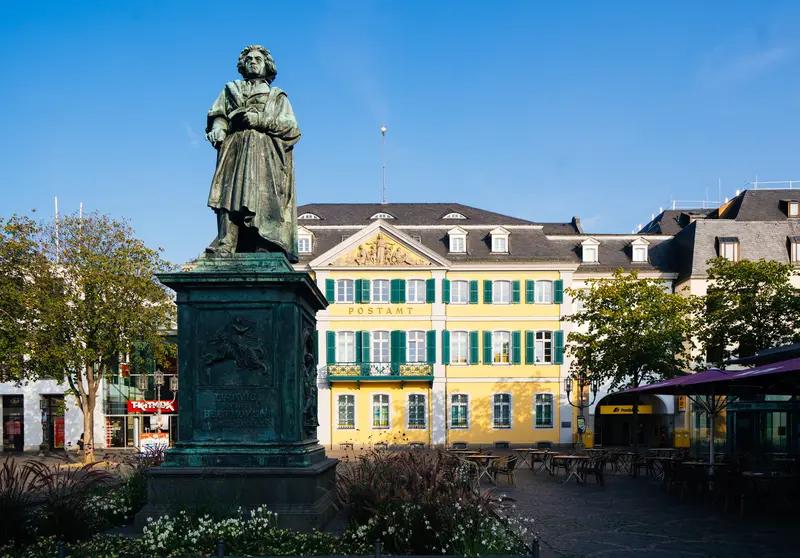 揭秘！拯救人类的“细菌杀手”——路易·巴斯德的传奇一生在我们熟知的医学史上，