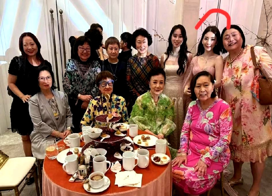 郭富城现在逢人就喊“我太太我女儿”，嘴角根本压不住，出席活动也大大方方把老婆带在身边要说方媛是真懂事