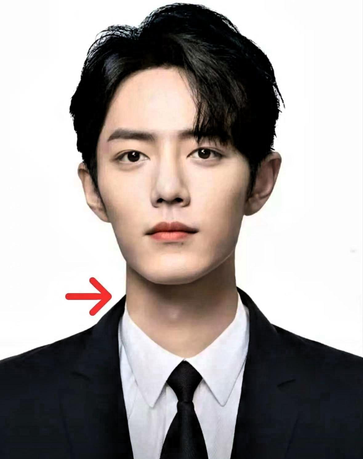 一觉睡醒，估计全国人民都看到了34岁的肖战，新剧《小城良方》还在锦州热拍，就