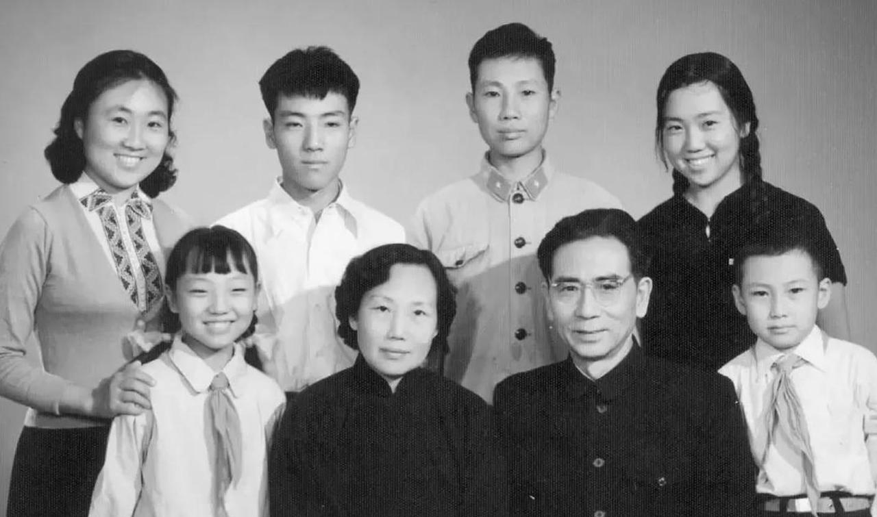 1968年春，一些人“举报”：“原内务部专员周恩寿参加过‘fangeming