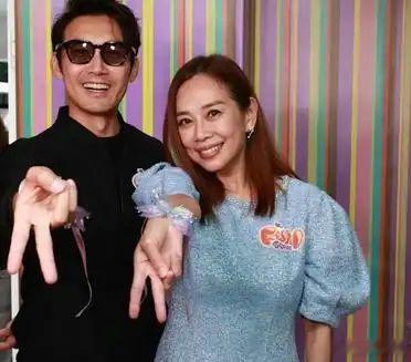 56岁陈松伶减肥后身材暴瘦，自曝丈夫每天监督减肥，状态像20多岁！