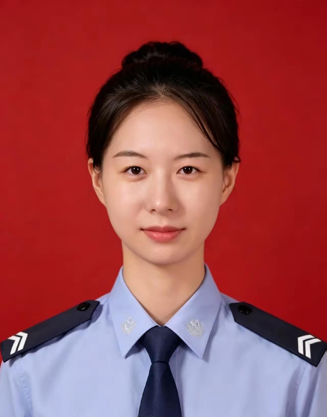 崔译文，1999年2月生，桂林电子科技大学学生。本来是普普通通的夜晚，晚自习刚