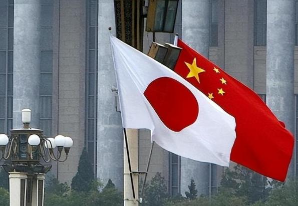 日本半死了，如果仅是中国一家制裁日本，日本可能还剩一口气。 日本现在面临的问
