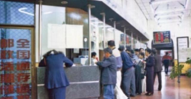 中国邮政真是个神奇的企业！1998年邮电分家后，邮政第一年就亏了179亿，成了