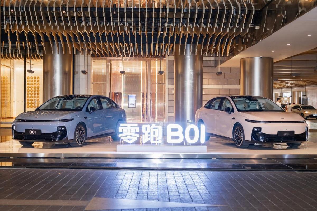 十万出头预算买纯电轿车，零跑B01不比海豹06EV香？ 近些年，国内的车价