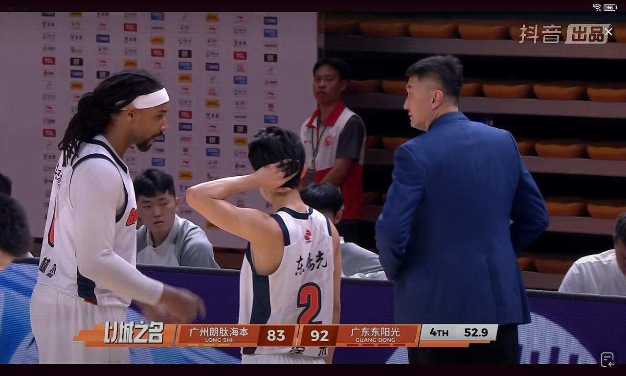 徐杰三分球居然出手12次，奎因6中0被边缘化，宏远外援给徐杰翻江倒海机会徐杰