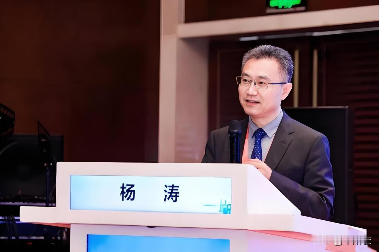 杨涛教授，现任江苏省人民医院内分泌科主任医师、教授、博士生导师，同时担任南京医科