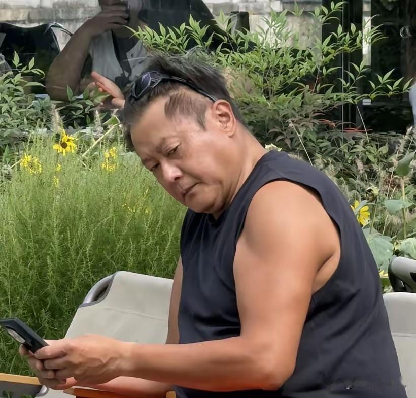 都说明星很注重身材保养！这和年轻的时候完全是两个样子