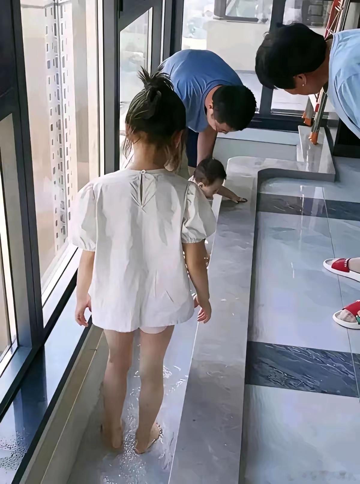 谁买了她们家楼下，估计要倒大霉了！