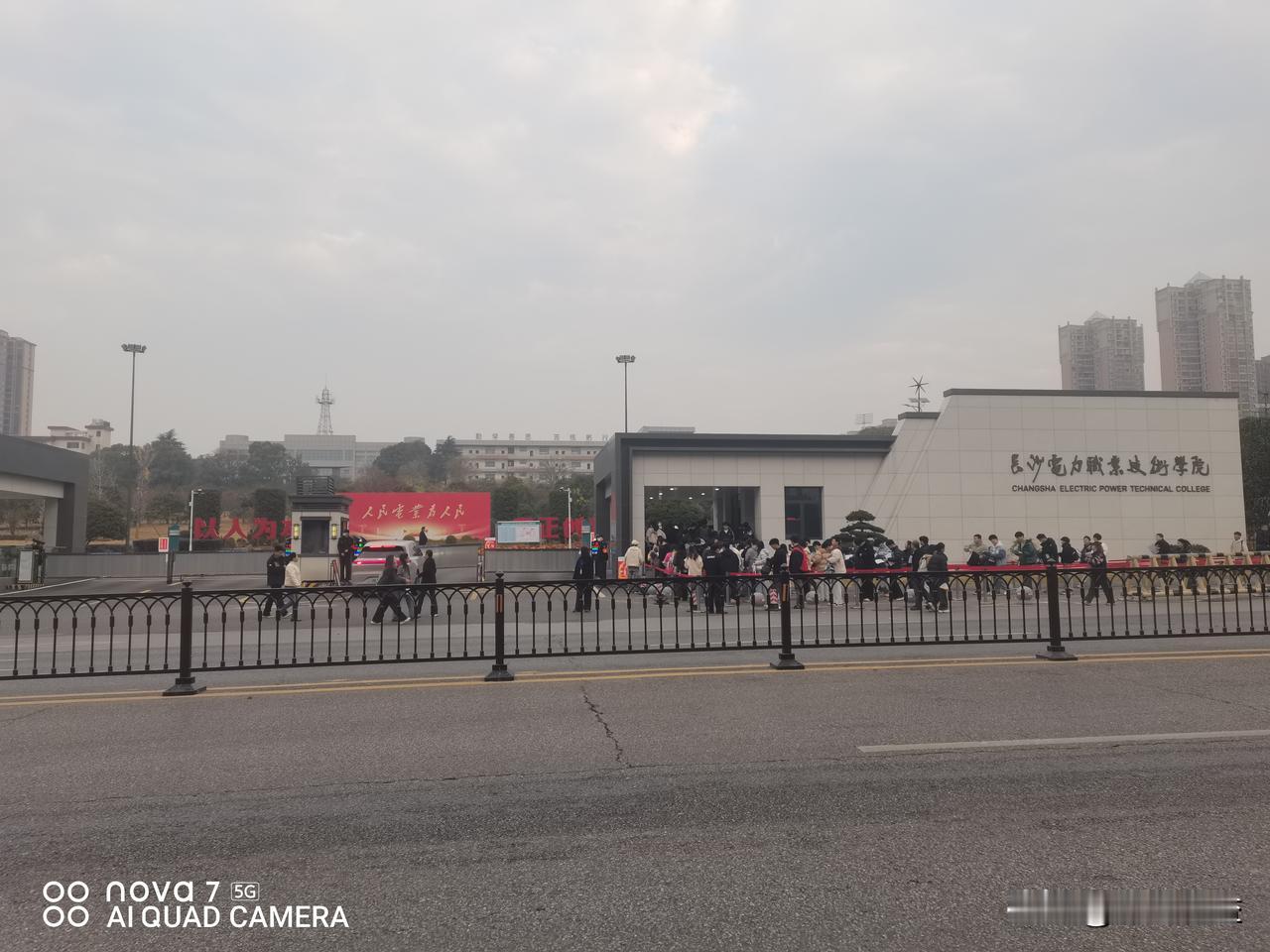 电网送考家有本科毕业生，没有好的资源，也没有大富大贵的雄心壮志，图个稳定，考电