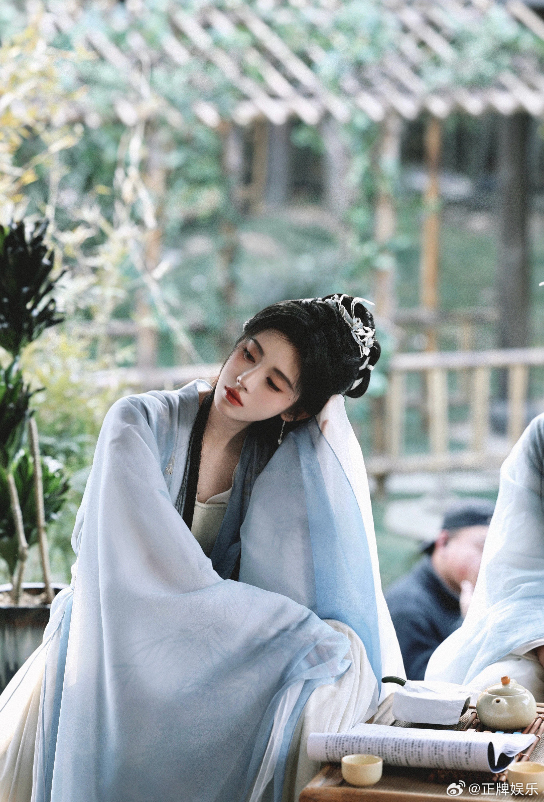 鞠婧祎千香两副面孔鞠婧祎姜黎菲的养成系鞠婧祎姜黎菲的养成系!两副面孔!又萌又美