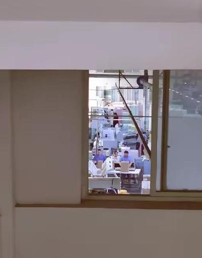腾讯为何砸319亿建岛？全是房东逼的。2026年腾讯最轰动的一件事，就是大批员工