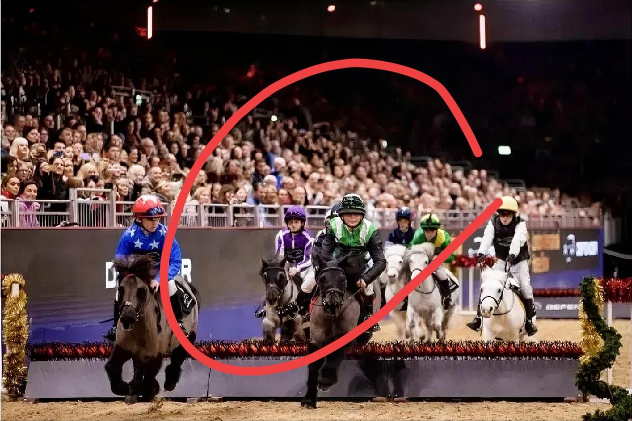 香港大火后富豪捐钱，李嘉诚8000万竟排不进前三，赛马会1.7亿背后藏着百年秘密