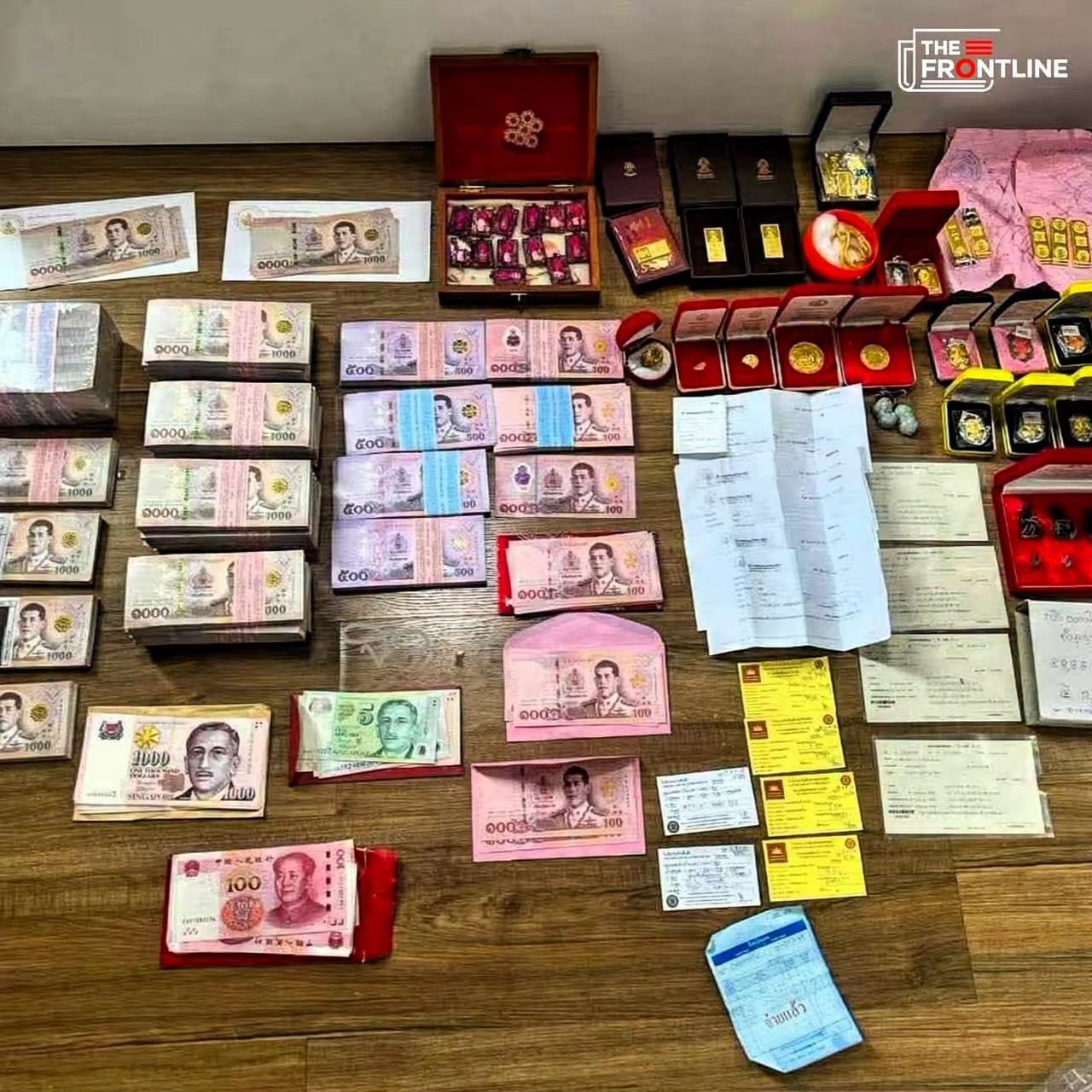 泰国66岁网红僧侣阿赞初丑闻曝光看来这位住持名气很大啊居然还有人送人民币​