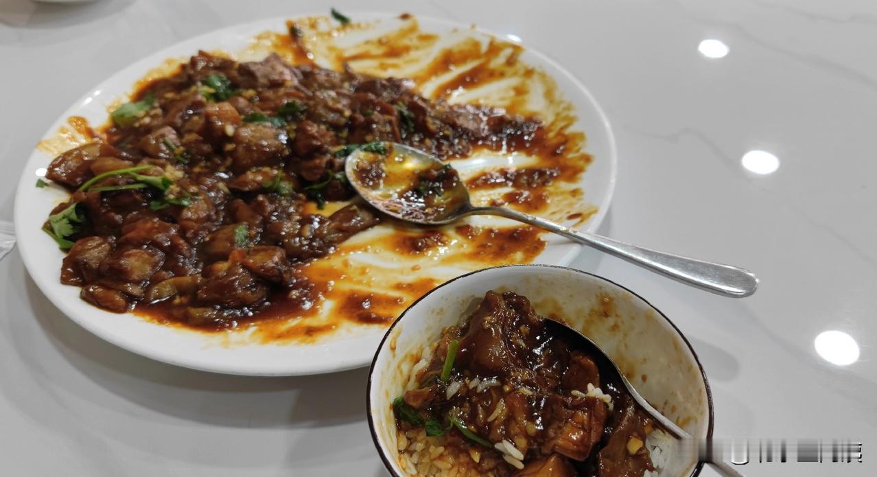 不想做饭，可是还得天天吃饭。每天中午必须开动脑筋想今天吃什么？老伴儿说想吃面条，