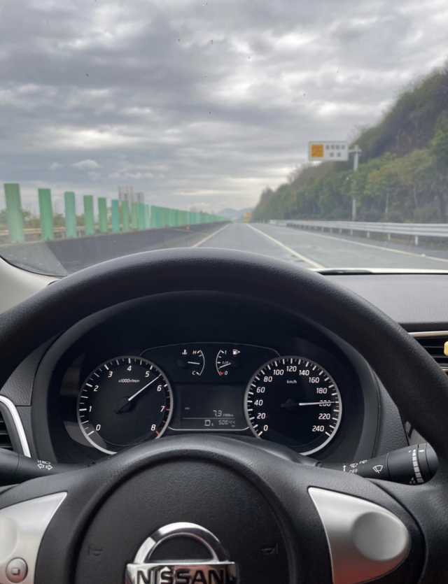 轩逸真的跑不快吗马路三大妈，都说轩逸是移动的路障，它真的跑不快吗？那么今天他来