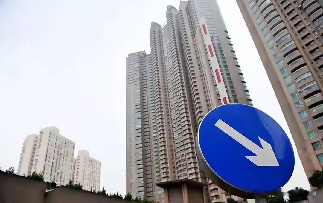 过年这段时间，互联网上有非常多唱空房地产的声音甚至在过年期间，老百姓们聊房地产