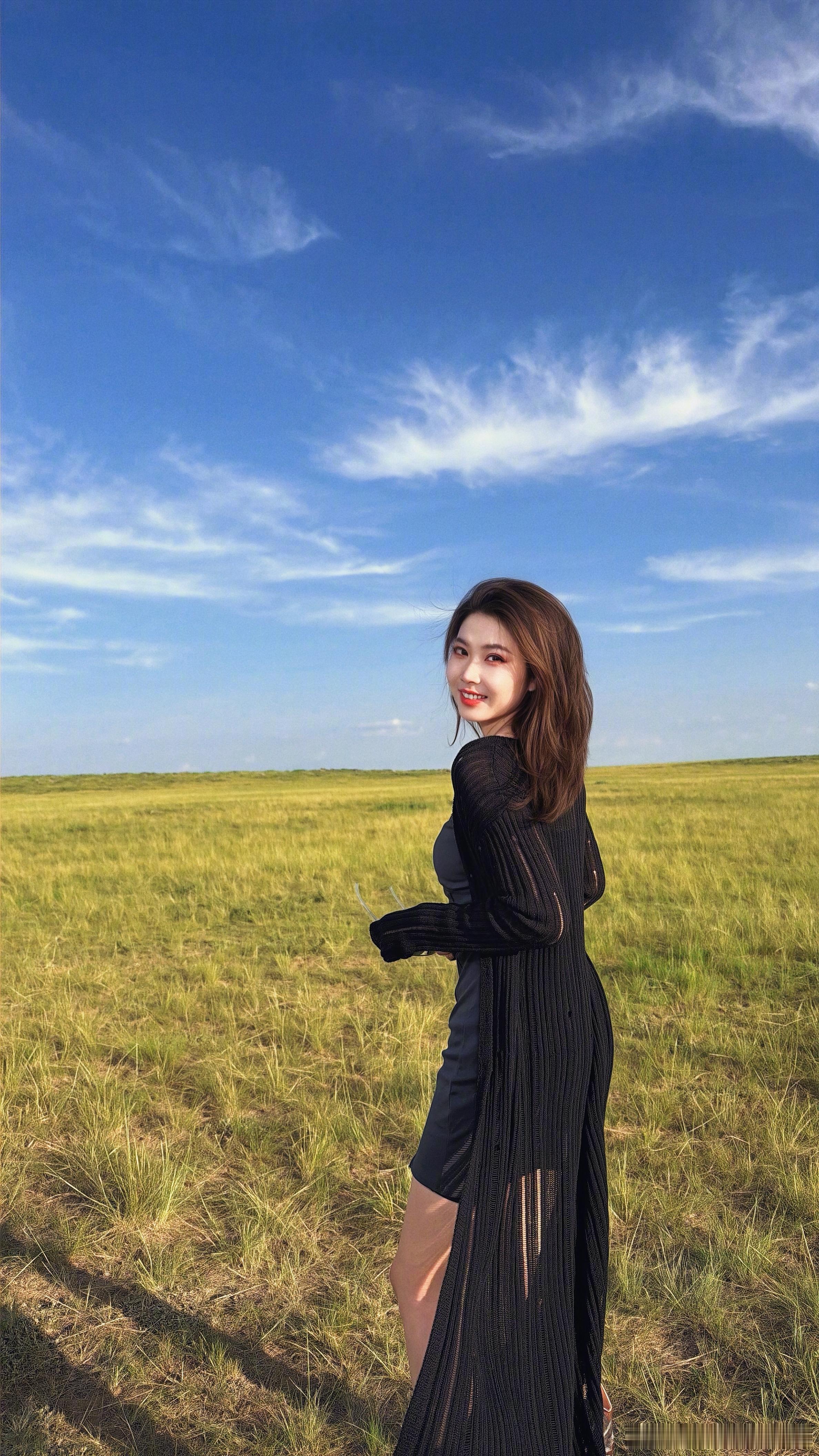 终于有人把夏天的感觉形容出来了起伏的绿意，才是我的夏天。