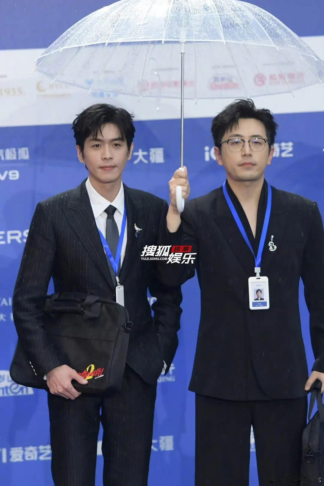 张若昀才是完美的不老男神啊，帅爆了