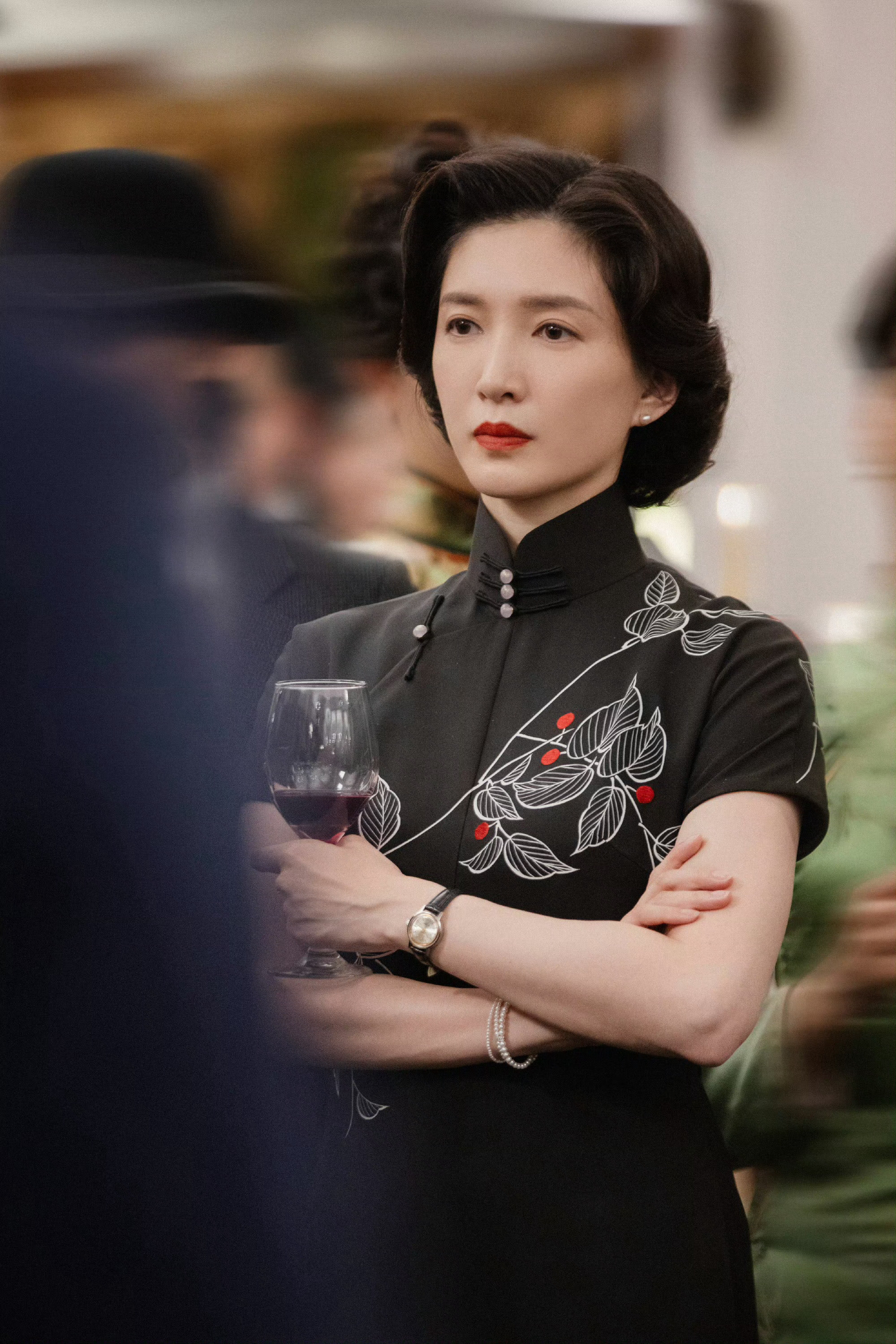 江疏影旗袍身材江疏影出场太飒了江疏影旗袍身材，完全演出了不一样的韵味啊！！电视剧