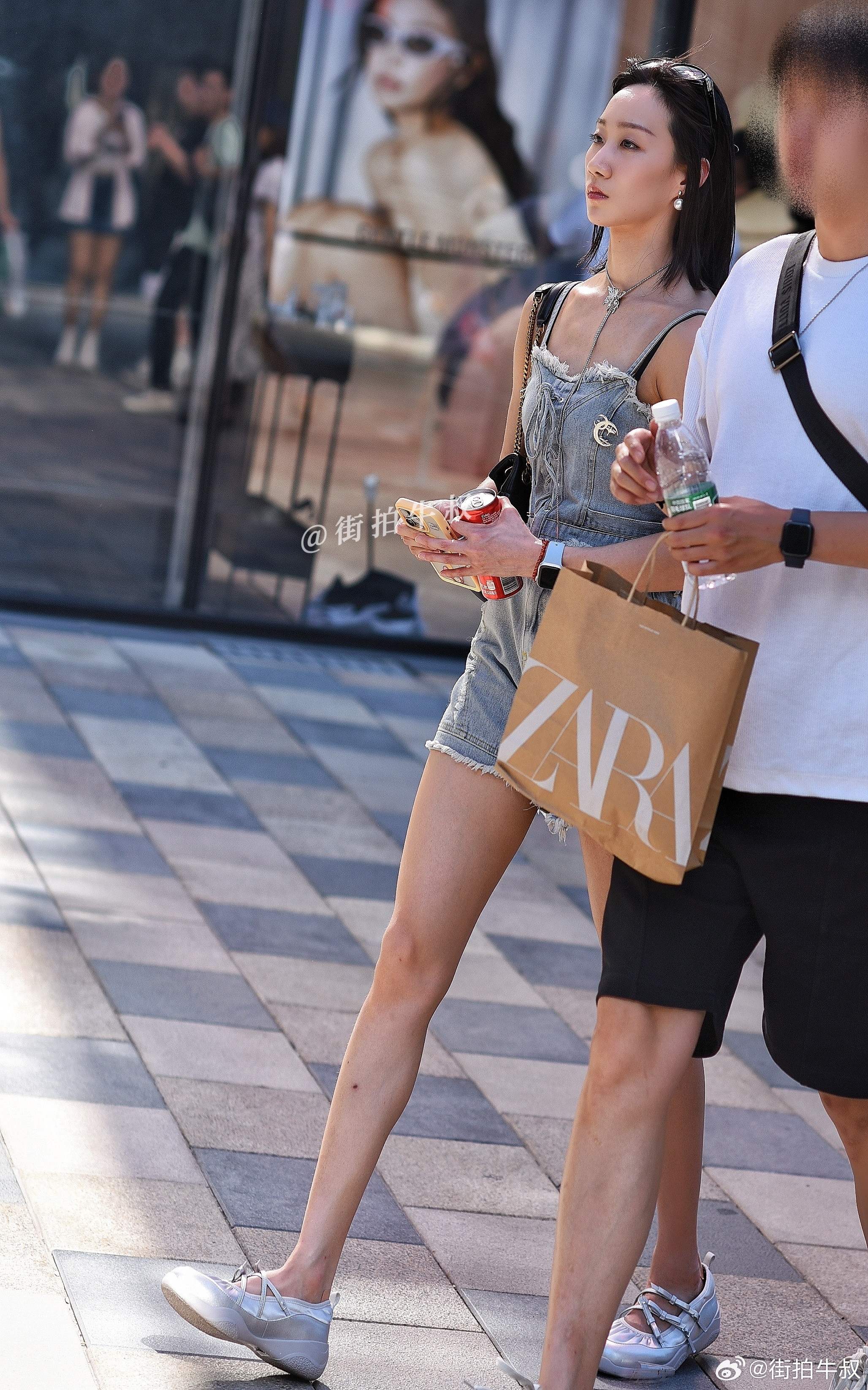 时尚的毛边牛仔短裤背心