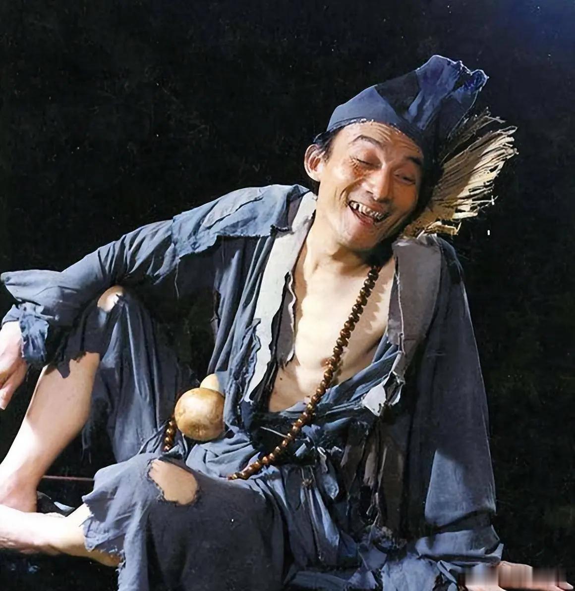 游本昌去世我跟我妈说：“演济公和尚那个游本昌去世了，93岁，很长寿。”我妈立刻