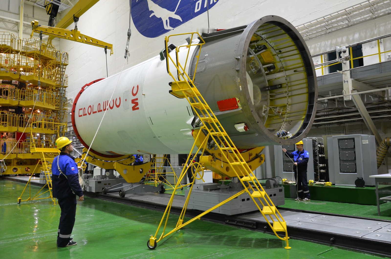 【进步MS-33货运飞船转运至发射场进行总装】2026年3月14日，俄罗斯科罗廖