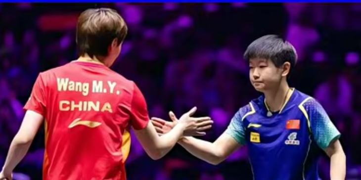 短短2天央媒3次点名孙颖莎赛场提醒对手挑战鹰眼虽吃黄牌却赢得全网点赞，4