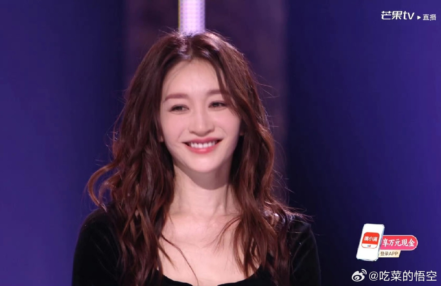 佟丽娅儿子朵朵都长成小帅哥了，她看起来依然年轻漂亮，丝毫看不出来是40多岁的中年