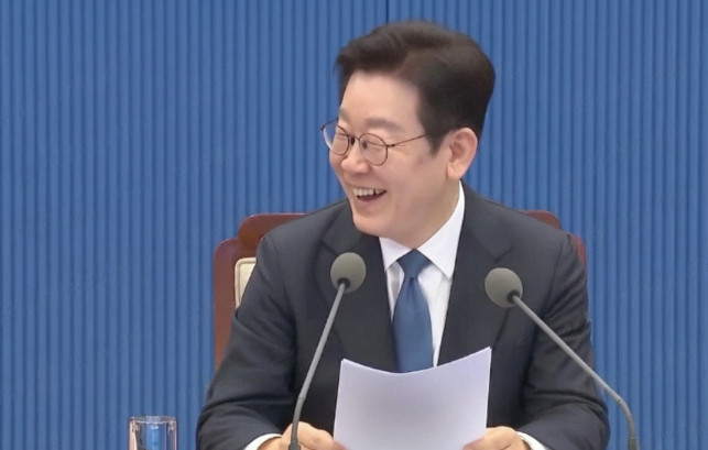 李在明太精明了，给中国上了生动一课，也令乌克兰哑口无言！据韩联社、俄罗斯卫星社等