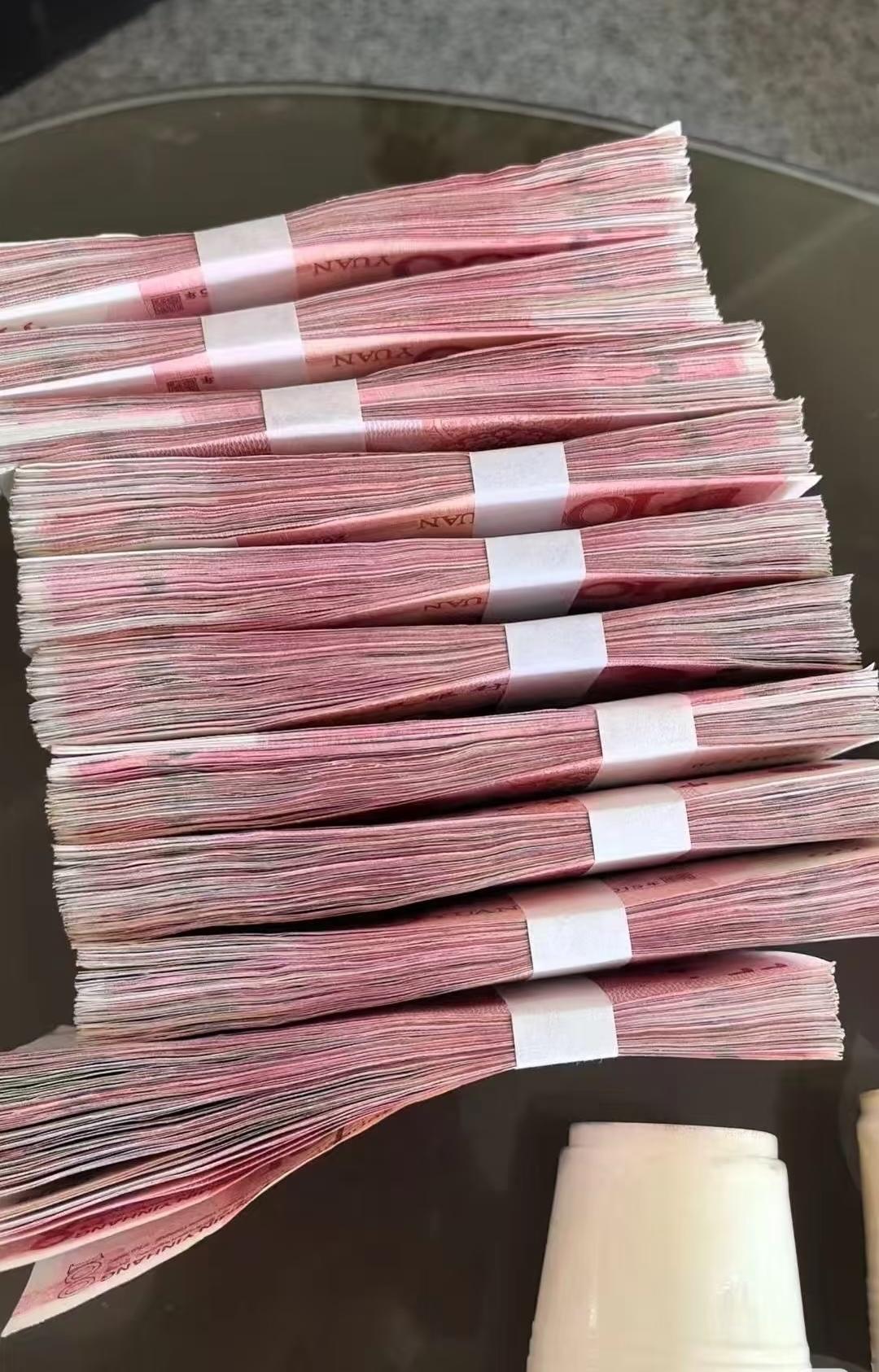 你们有没有感觉一个普通打工族只要你手里有十万存款没车贷没房贷，日子真的会不