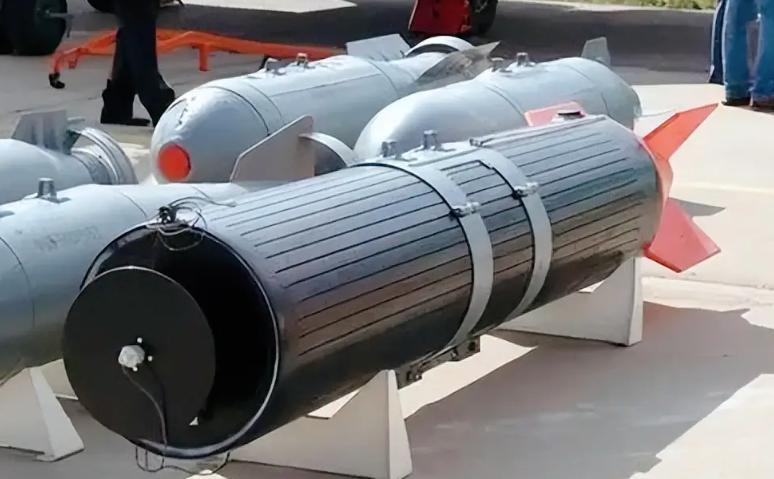 美台会用石墨弹攻击三峡吗？中国可以霸气警告全世界，任何国家只要对中国的三峡大坝，