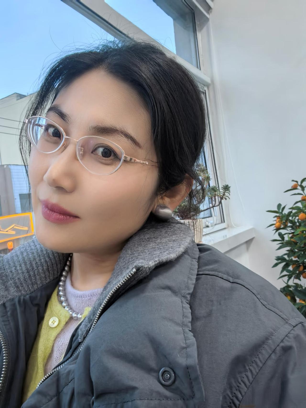 什么样的女人算自然美个人觉得化淡妆的女性最自然，属于自然美。