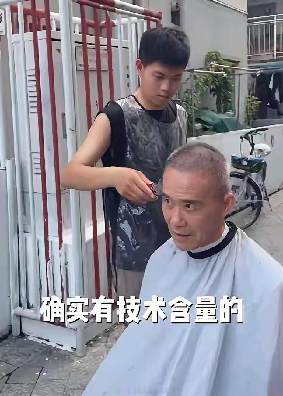 深圳，王石理发我有想到。但光顾“10元理发”我真没想到。