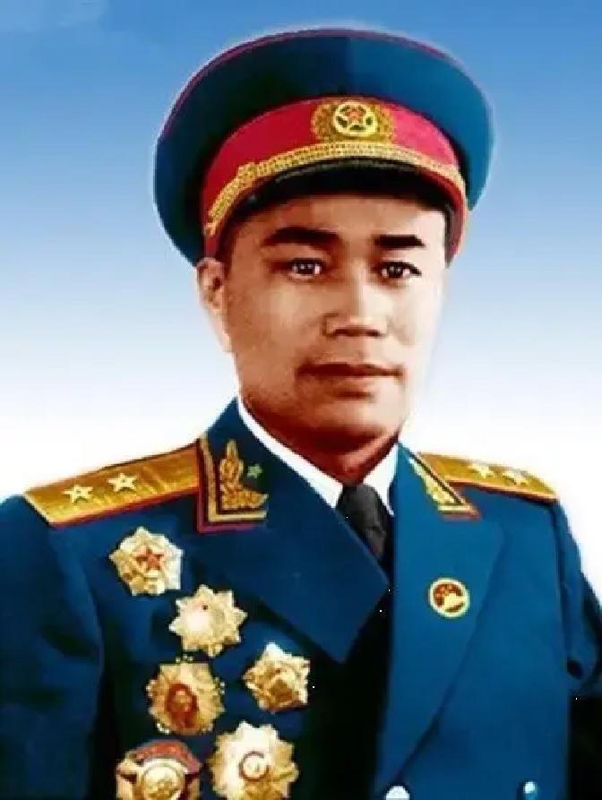 1978年，王近山去世前，下了死命令：不许前妻来灵堂。可前妻还是来了，警卫员拦住