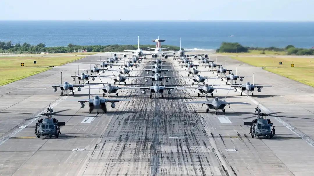 春节期间，中国黄海上空忽然热。18日大年初二，驻韩美军10多架F-16自平泽乌山